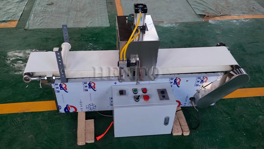 Rice noodles cutting machine